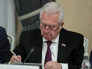 Член Комитета по контролю Леонид Ивлев