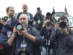 журналисты