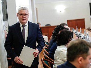 Председатель Комитета по безопасности и противодействию коррупции Василий Пискарев