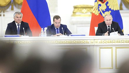 Президент РФ Владимир Путин, Председатель Правительства РФ Дмитрий Медведев и Председатель Государственной Думы Вячеслав Володин
