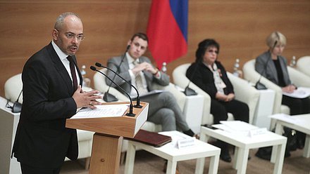 Председатель Комитета по природным ресурсам, собственности и земельным отношениям Николай Николаев