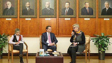 Первое заседание медиаклуба парламентских журналистов. Презентация нового романа Татьяны Устиновой "Сто лет пути".