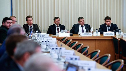 Совместное заседание Комитетов по экологии, природным ресурсам и охране окружающей среды и по информационной политике, информационным технологиям и связи на тему «Вопросы обращения с отходами и загрязнения атмосферного воздуха»