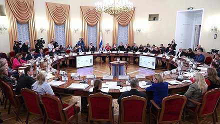 Круглый стол на тему «Государственная поддержка и пути развития отечественной кинематографии»