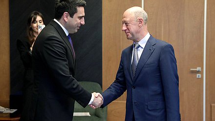 Председатель Национального Собрания Республики Армения Ален Симонян и заместитель Председателя Государственной Думы Александр Бабаков