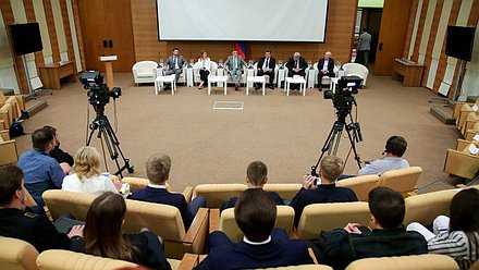 Круглый стол на тему «Совершенствование мер по сохранению малых водных объектов»