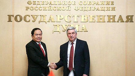 First Deputy Chairman of the State Duma Ivan Melnikov and Secretary of the Central Committee of the Communist Party of Vietnam, Chairman of the Central Committee of the Fatherland Front of Vietnam Trần Thanh Mẫn