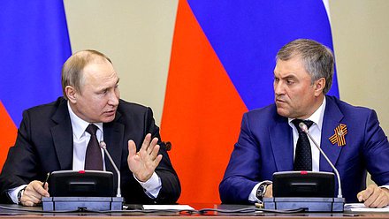 Президент Российской Федерации Владимир Путин и Председатель Государственной Думы Вячеслав Володин во время заседания. Автор фото: Анна Исакова/Фотослужба Государственной Думы.