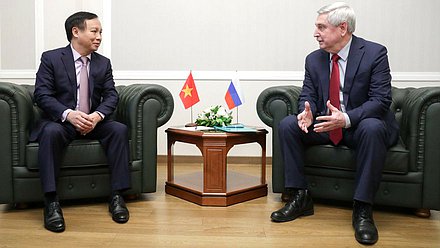 First Deputy Chairman of the State Duma Ivan Melnikov and Ambassador Extraordinary and Plenipotentiary of Vietnam to Russia Ngo Duc Manh