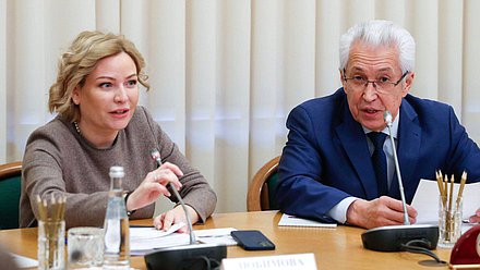 Министр культуры РФ Ольга Любимова и руководитель фракции «Единая Россия» Владимир Васильев