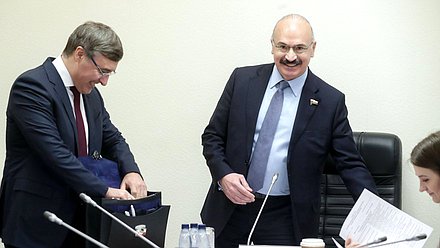 Председатель Комитета по науке и высшему образованию Сергей Кабышев и Министр науки и высшего образования РФ Валерий Фальков