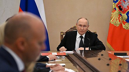 Совещание с членами Совета Безопасности. Фото: kremlin.ru