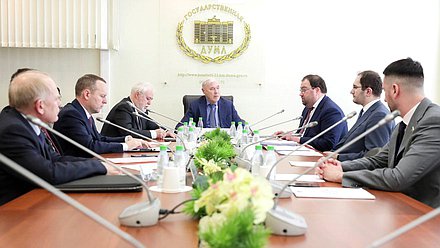 Заседание Комитета по финансовому рынку с участием Министра цифрового развития, связи и массовых коммуникаций РФ Максута Шадаева
