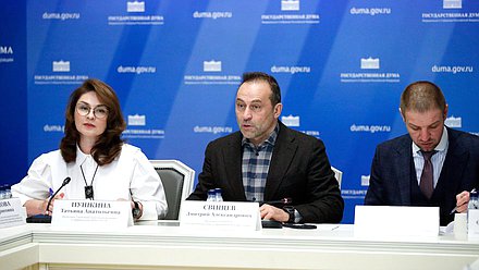 Начальник Управления спортивной медицины и цифровизации ФМБА России Татьяна Пушкина, Председатель Комитета по физической культуре и спорту Дмитрий Свищев и Первый заместитель Председателя Комитета Дмитрий Пирог