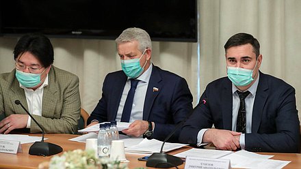 Председатель Комитета по охране здоровья Дмитрий Хубезов