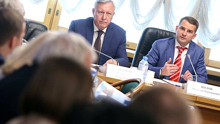 Председатель Комитета по труду, социальной политике и делам ветеранов Ярослав Нилов