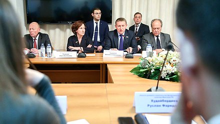 Круглый стол на тему «Долевое строительство – реализация нового законодательства (эскроу-счета). Задачи и цели, факты и реальность»