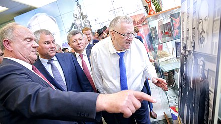 Руководитель фракции КПРФ Геннадий Зюганов, Председатель Государственной Думы Вячеслав Володин и руководитель фракции ЛДПР Владимир Жириновский