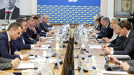 Встреча Министра строительства и ЖКХ РФ Ирека Файзуллина с представителями фракции ЛДПР