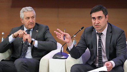 Председатель Комитета по охране здоровья Дмитрий Хубезов и Первый заместитель Председателя Комитета Леонид Огуль