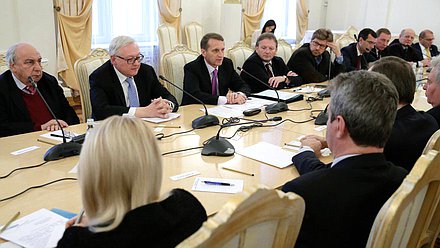   Совместное заседание президиума Совета Российского исторического общества, Совета по внешней и оборонной политике и общероссийской общественной организации "Деловая Россия" на тему "Карибский кризис: уроки истории".