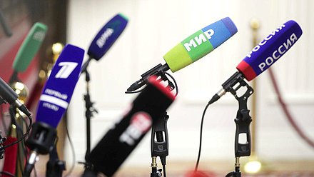 микрофоны пресса журналисты