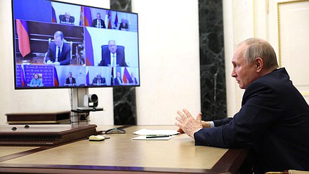 Совещание с постоянными членами Совета Безопасности (в режиме видеоконференции). Фото: kremlin.ru