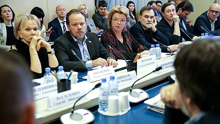 Круглый стол на тему «О совершенствовании законодательных механизмов, регулирующих доступ детей к произведениям литературы и искусства»