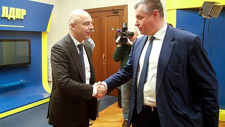 Министр финансов РФ Антон Силуанов и руководитель фракции ЛДПР Леонид Слуцкий