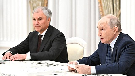 Председатель Государственной Думы Вячеслав Володин и Президент РФ Владимир Путин. Фото: пресс-служба Президента РФ