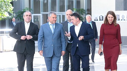 Председатель Государственной Думы Вячеслав Володин, губернатор Московской области Андрей Воробьев, заместитель Председателя Государственной Думы Сергей Неверов