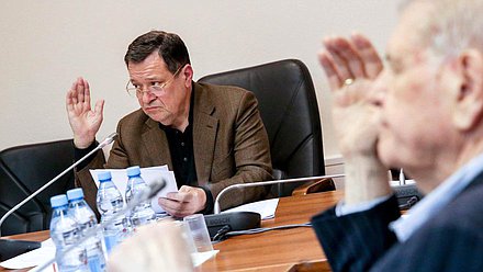 Председатель Комитета по бюджету и налогам Андрей Макаров во время заседания. Автор фото: Анна Исакова/Фотослужба Государственной Думы.