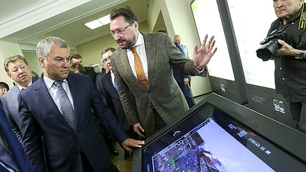 Председатель ГД Вячеслав Володин и партнер ООО «КБ Стрелка», руководитель направления «Стратегия развития территорий» Алексей Муратов
