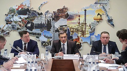 Председатель ПАО «Промсвязьбанк» Петр Фрадков, Председатель Комитета по промышленности и торговле Владимир Гутенев и Генеральный директор АО «Объединенная судостроительная корпорация» Алексей Рахманов