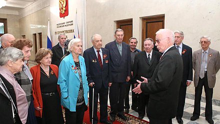 Традиционная церемония возложения цветов к мемориальной доске, увековечившей память работников планово-экономических органов, погибших в годы Великой Отечественной войны.