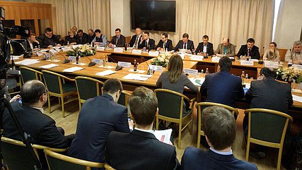 Расширенное заседание Комитета Государственной Думы по информационной политике, информационным технологиям и связи на тему "Исчезновение средств с SIM-карт граждан - хищение или технические ошибки?"