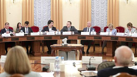 Заседание экспертного совета при заместителе Председателя Государственной Думы Владиславе Даванкове по вопросам развития здравоохранения в РФ