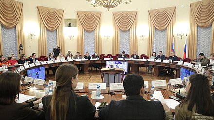 Круглый стол Комитета по молодежной политике на тему "Формирование единых подходов к организации добровольческой (волонтерской) деятельности в ликвидации последствий чрезвычайных ситуаций"