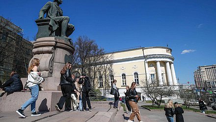 студенты молодежь журфак Ломоносов