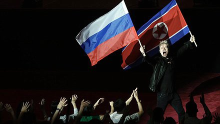 Торжественный концерт российских артистов в честь 80-летия освобождения Кореи