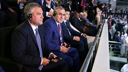 Председатель Государственной Думы Вячеслав Володин и руководитель фракции «Единая Россия» Сергей Неверов