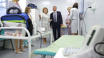 Председатель Государственной Думы Вячеслав Володин и Председатель Совета Федерации Валентина Матвиенко