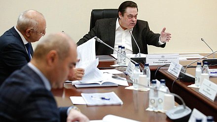 Председатель Комитета по делам национальностей Геннадий Семигин