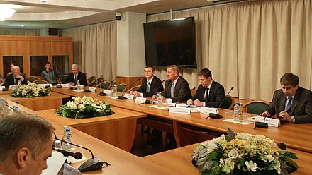 "Круглый стол" Комитета Государственной Думы по промышленности на тему "О проекте федерального закона 555391-6 "О стандартизации в Российской Федерации".