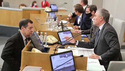 Председатель Государственной Думы Вячеслав Володин и Председатель Комитета по бюджету и налогам Андрей Макаров