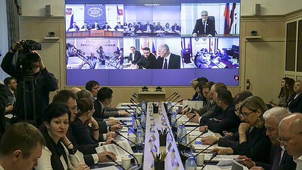Круглый стол Комитета по региональной политике и проблемам Севера и Дальнего Востока на тему «Нормативное и правовое регулирование цифровизации в российских регионах»