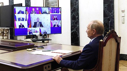 Совещание с постоянными членами Совета Безопасности (в режиме видеоконференции). Фото: kremlin.ru
