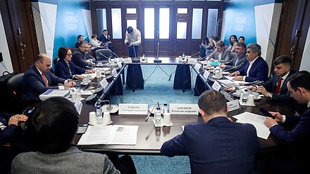 Встреча Председателя Банка России Эльвиры Набиуллиной с членами фракции «Новые люди»