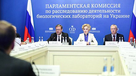 Заместитель Председателя Совета Федерации Константин Косачев, Заместитель Председателя Государственной Думы Ирина Яровая и Председатель Комитета по контролю Олег Морозов