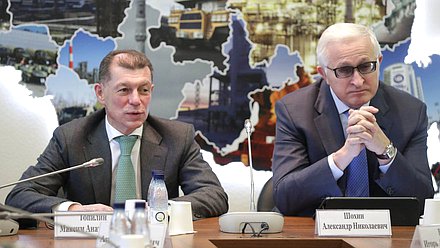 Председатель Комитета по экономической политике Максим Топилин и Президент Российского союза промышленников и предпринимателей (РСПП) Александр Шохин